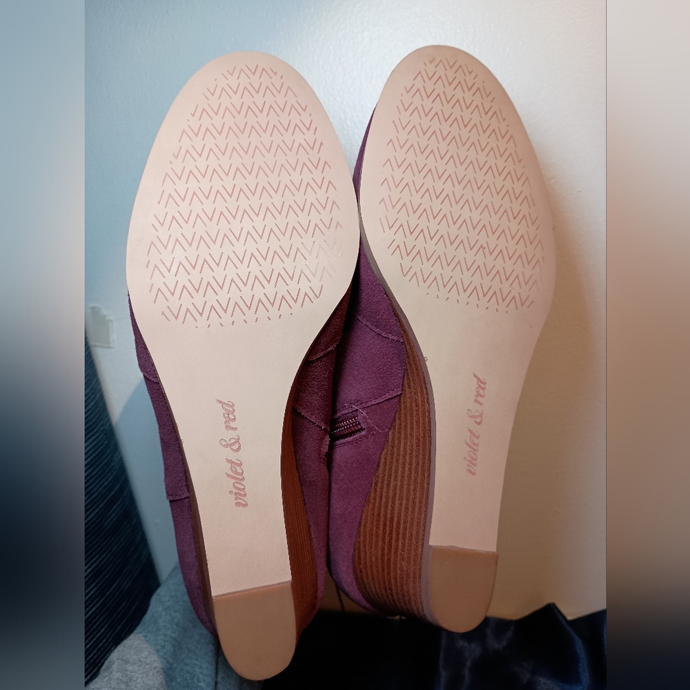 Violet & Red Jay Jay Burgundy Suede Wedge Booties Size 8 Leather Upper NWT - Picture 8 of 12